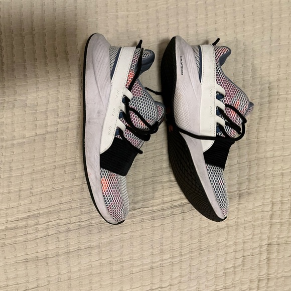 Unisex under armor shoes. - Picture 3 of 3